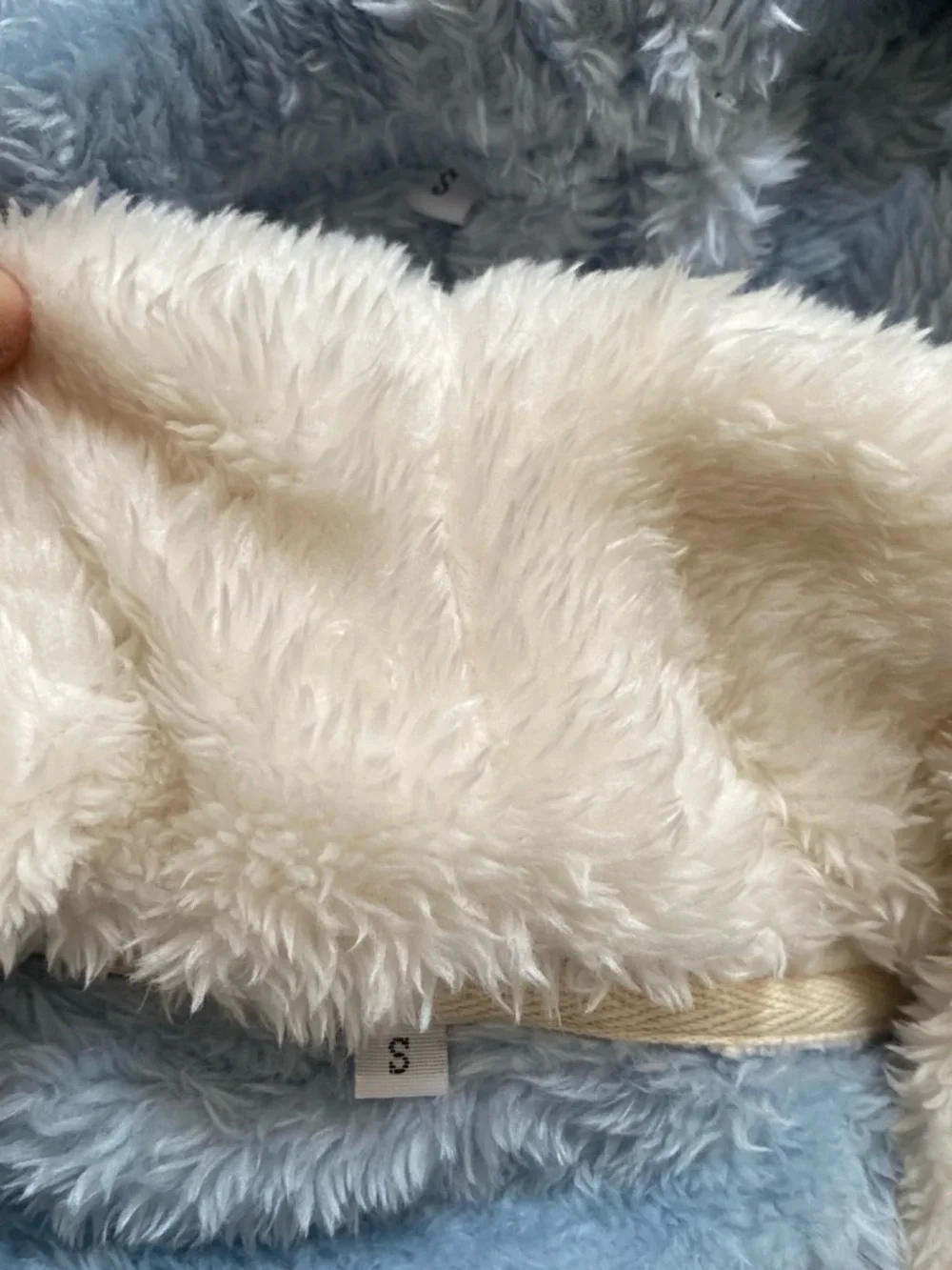 Source Unknown Plush Light Blue and Cream Kids Cozy Set